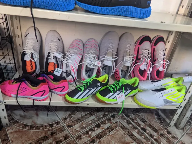 Calçados novos por 29,99 cada