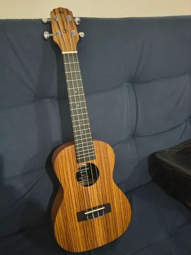 Ukulele tenor Gianini 