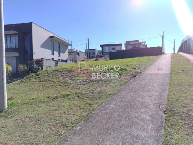 Terreno de esquina à venda - Condomínio Ruda