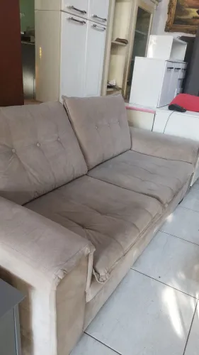 Sofá de três lugares