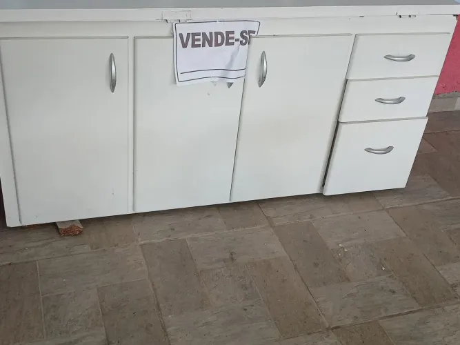 Gabinete de madeira para cozinha