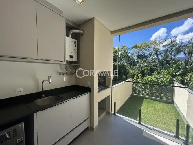 Sobrado com 2 suítes e 90 m² no bairro Água Verde em Blumenau/SC.