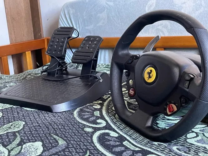 Volante Thrustmaster Ferrari 458 Xbox 360 edition