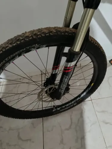 Bike Carbono Aro 26 Ultra Leve - Profissional (Trilhas e Viagens)