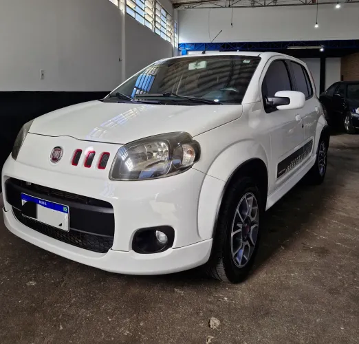 Fiat Uno Sporting 1.4 EVO Fire Flex 8V 4P 2013