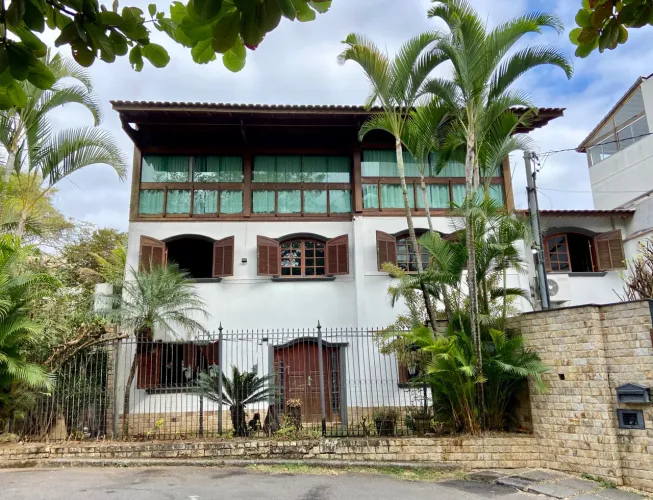 Casa Triplex com 04 quartos na região do Alto dos Passos