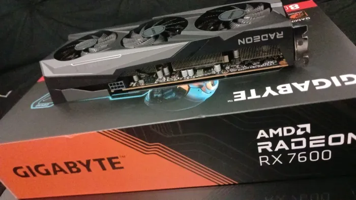 Vende-se placa de video rx7600 gigabyte 