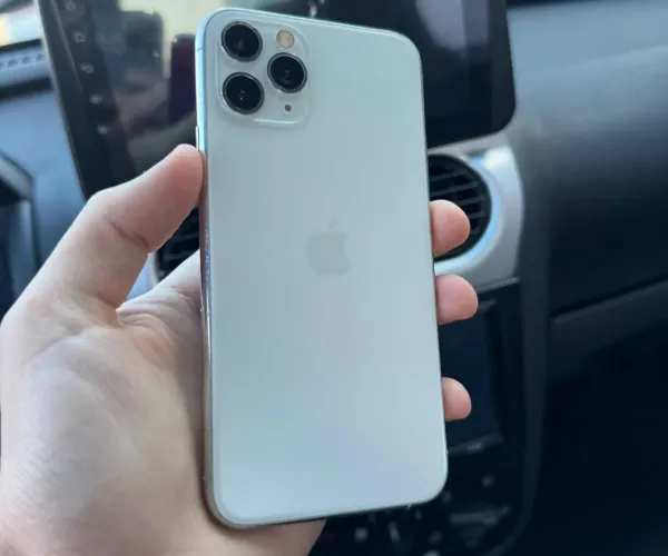 11 PRO 64GB funciona tudo! Não troco