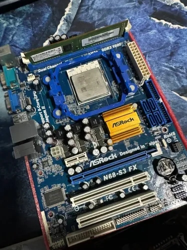 Kit AMD FX-6300 + Placa-mãe AM3 + 4GB DDR3 - Para Reparo