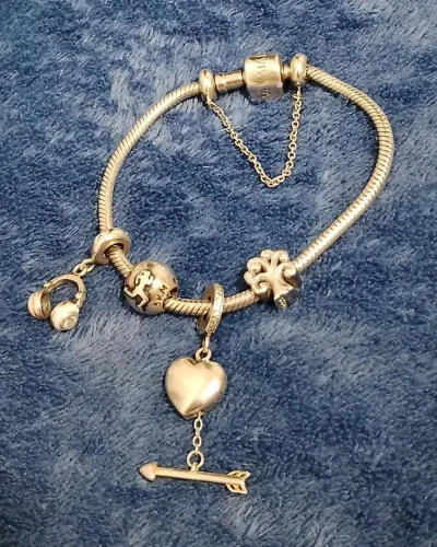Pulseira Prata VIVARA com Berloques e trava de segurança