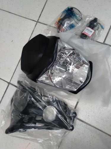 Frente farol titan e fan 125, 150/ 2014, 2015,2016.