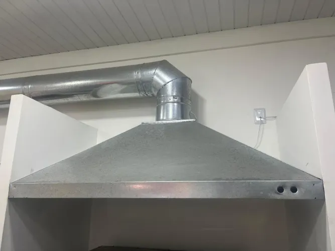 Coifa 138x80 e motor 3 metros de cano 250mm galvanizado. 