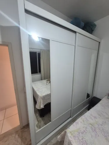 Vendo URGENTE armário com espelhos