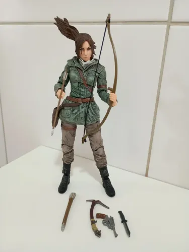 Lara Croft Play Arts Kai Rise OF Tomb Rider R$500