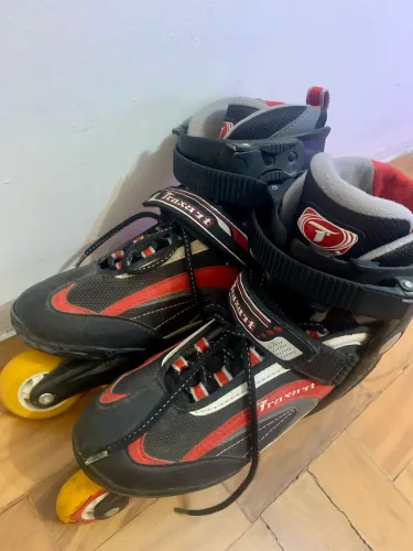 Patins Traxart Faster Abec5 tamanho: #7 38/39 - vermelho e preto