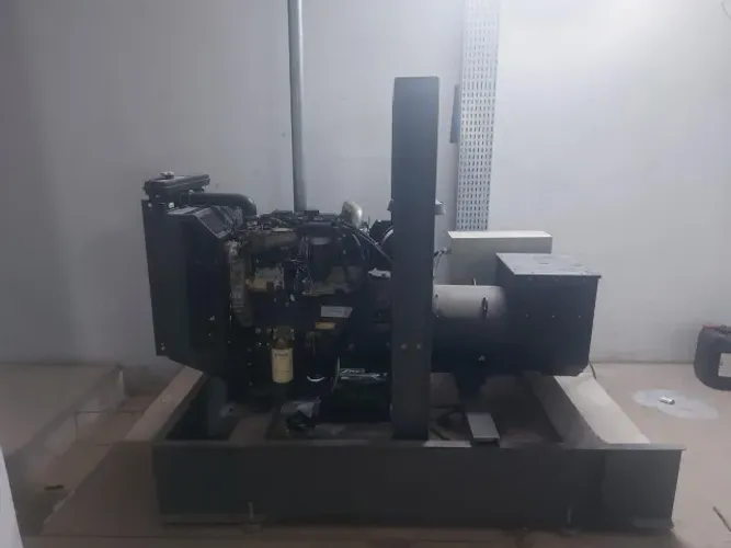 Gerador 125/115/100 kVA (125kVA/115kVA/100kVA) 2015