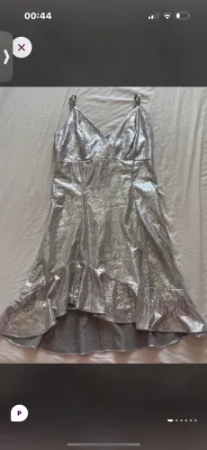 Vestido Amaro prata P