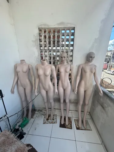 Manequim à venda