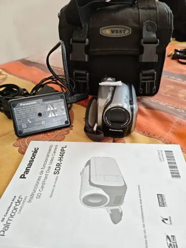 Filmadora Panasonic SDR-H40P 2008 HD interno de 40 GB e também em cartão SD.