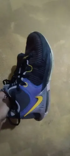 Tênis de basquete LeBron Whitnes 7