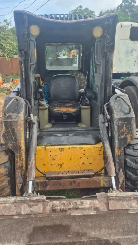 Mini carregadeira New holland L160