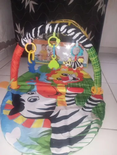 Tapete de atividades semi novo
