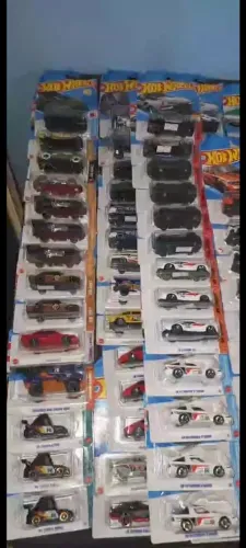Hotweels variados (10 carrinhos)