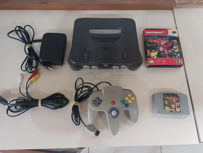 Nintendo 64 com jogo Banjo Kazooie