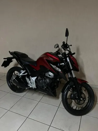 Honda CB 300F Twister ABS 2025/2025 - Apenas 5.100 km!