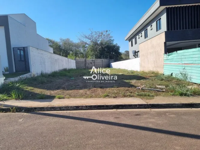 Terreno/Lote no Condomínio Verana à Venda com 453m² por R$ 360.000