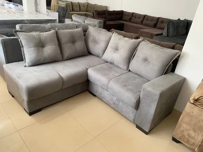 Sofa de canto com almofadas soltas 