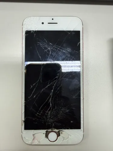 Celular iPhone 6s com defeito para aproveitar as peças 