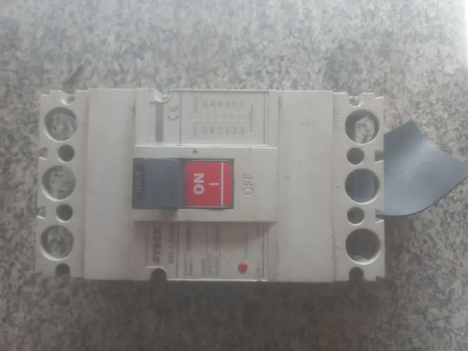 Disjuntor Caixa Moldada Steck 300A Tripolar SD-LS300