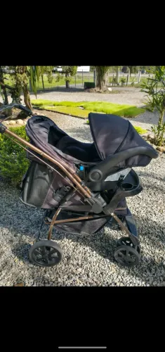 Carrinho de bebê e bebê conforto Galzerano 