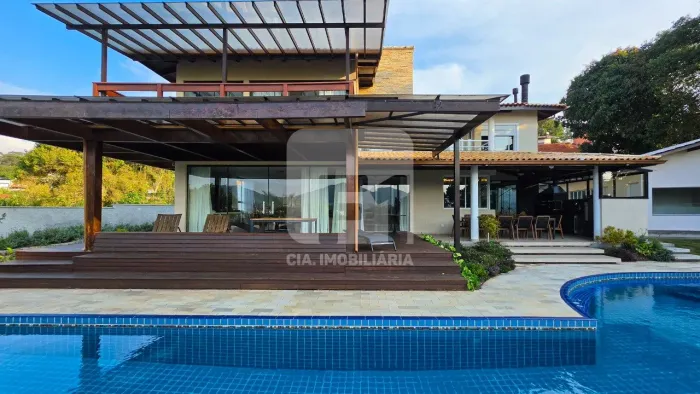 Casa de alto padrão com 3 suítes no João Paulo