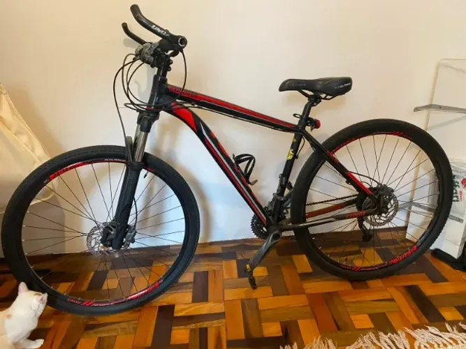 Bicicleta Caloi Explorer Expert Aro 29 - Tamanho G - 27v Shimano Alivio