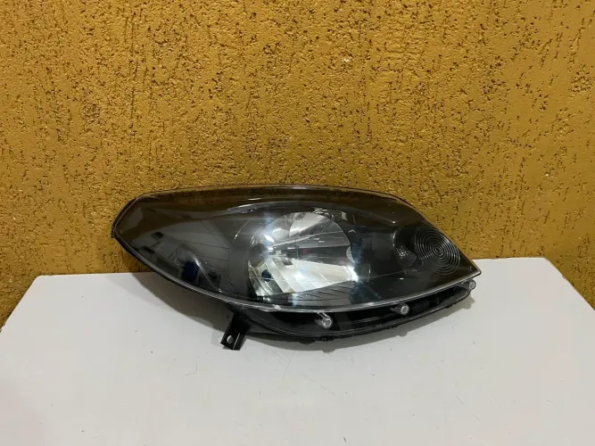 Farol direito Sandero ano 2012/2013/2014