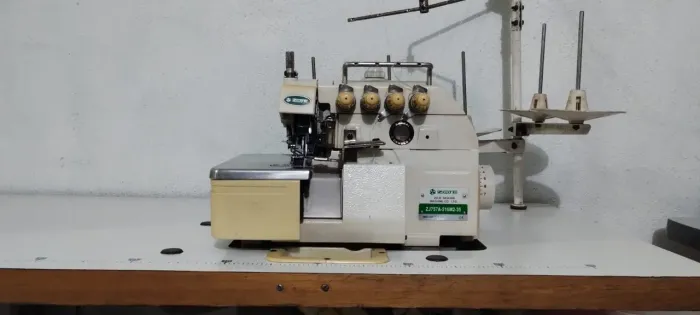 Máquina de costura Overloque Zoje