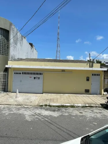 Casa 3 quartos, quintal, Bairro: Farol, garagem, nascente.
