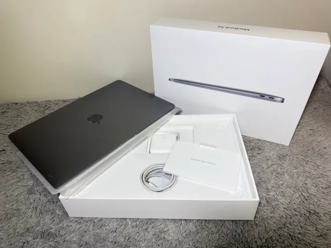 MacBook Air M1 - seminovo - completo com caixa original e acessórios