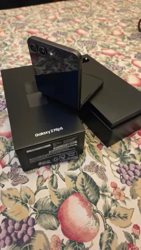 Galaxy Z Flip 5 POUCO USADO!!