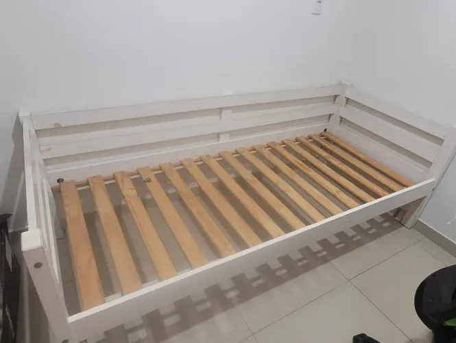 VENDA Cama solteiro branca