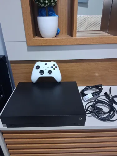 Xbox one x 700gb