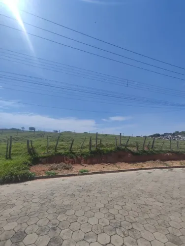 Terreno de Alto Padrão com 675 m² - Topografia Plana e Localização Nobre a 3 min do Centro