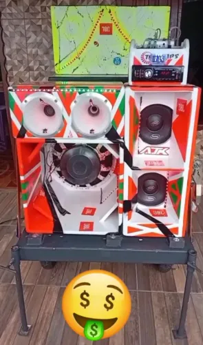 Vendo som automotivo tocando td perfeitamente sem nd pra fazer