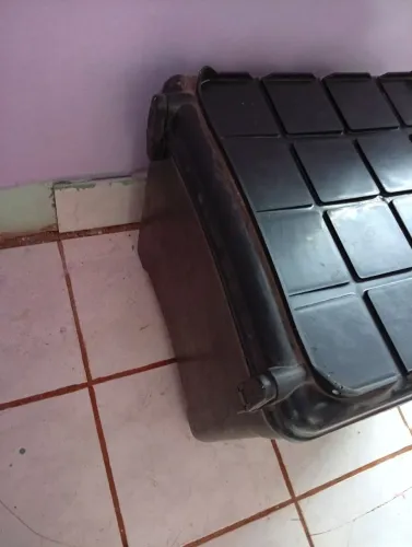 Baú de 80 l semi-novo para moto