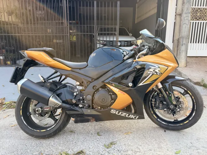 Suzuki GSXR 1000 impecável