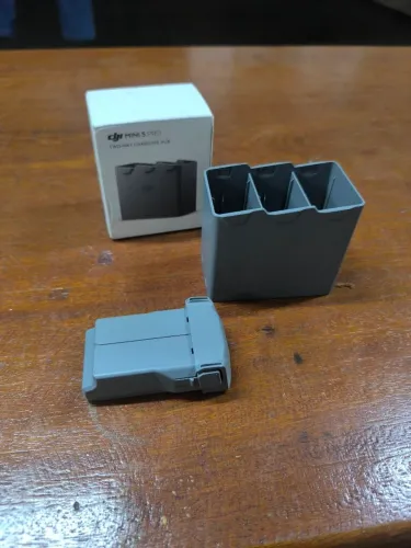 Hub + bateria Dji mini 5 pro. Bateria com apenas 7 ciclos