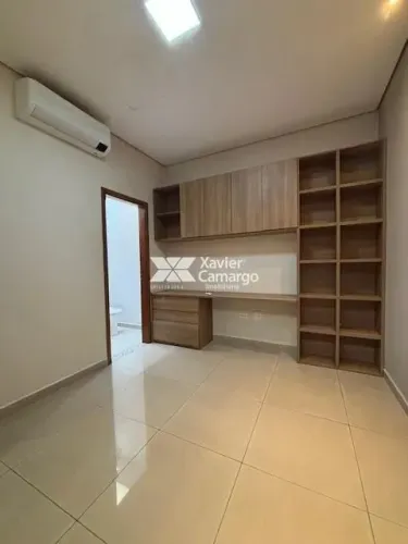 Sala para locação no bairro Vila Santo Antônio - Rio Claro/SP.