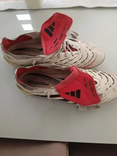 Chuteira Adidas campo